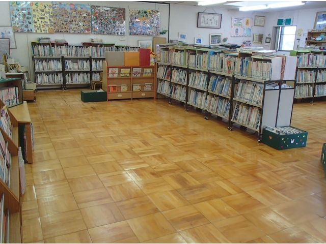 1万2千冊以上の絵本があります
